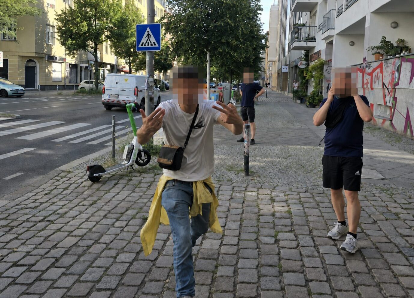 Der AfD-Wahlhelfer konnte den Mann fotografieren, der ihn bedrohte.