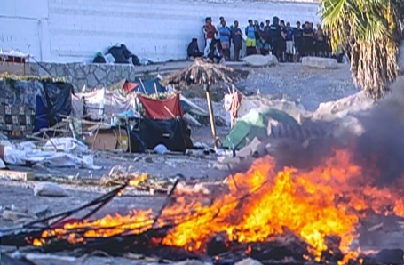 Feuer am Strand von Ceuta. Screenshot: JF
