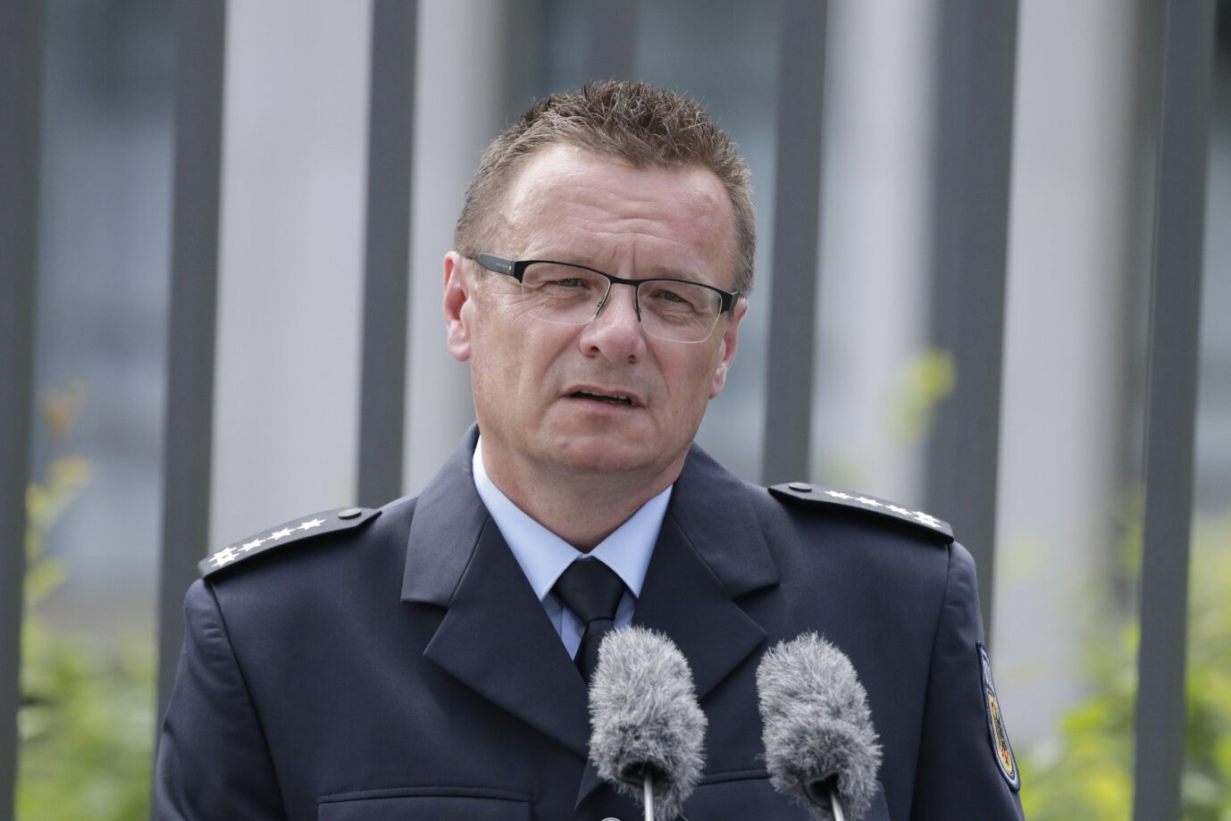 Berlin, Bundesministerium des Innern, Einweihung des Gedenkobjektes für die im Dienst ums Leben gekommenen Beschäftigten des Geschäftsbereich BMI durch BM de Maiziere, Foto: Sven Hüber, Vorsitzenden des Bundespolizeihauptpersonalrates