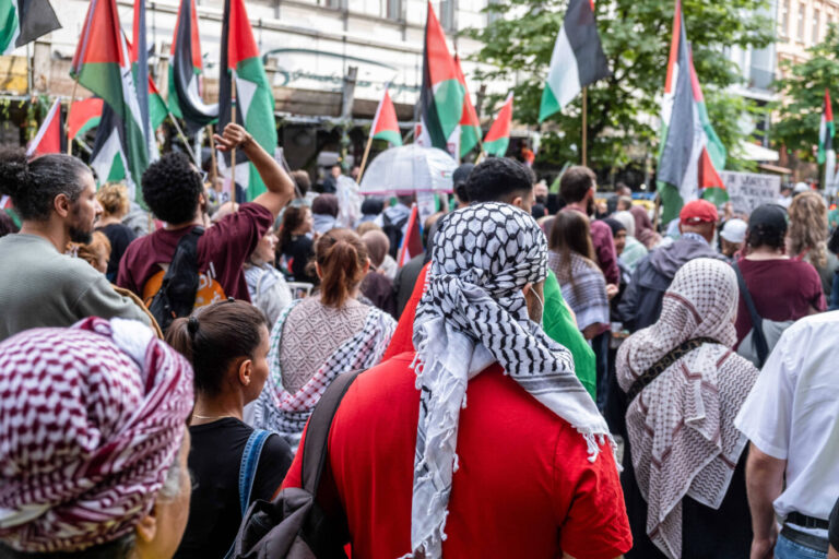 Jubel über den Hamas-terror war zu viel, der Pro-Palästina-Verein wurde in Hessen verboten. Foto: IMAGO / Seeliger