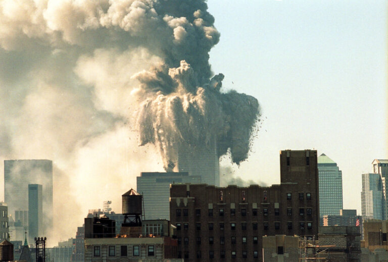 Kollaps des World Trade Centers am 11. September 2001: soll laut CBC nicht mehr als Terror beschrieben werden. Foto: IMAGO / PCN Photography