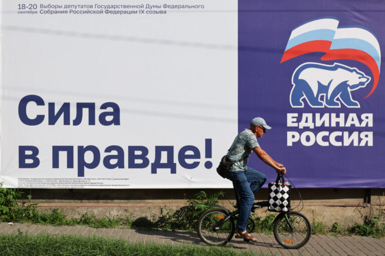 Eine Werbetafel der Putin-Partei Geeintes Russland im besetzten ukrainischen Melitopol: Sichere „Wahl“-Siegerin. Foto: picture alliance / TASS | Alexander Polegenko