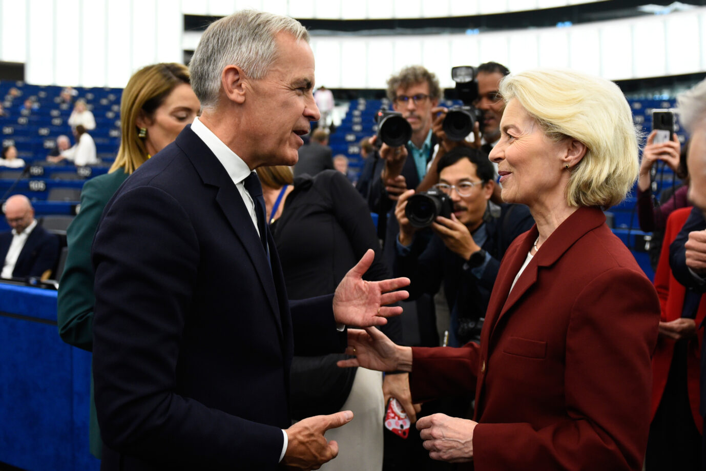 Kanadas Premierminister Mark Carney und die Präsidentin der EU-Kommission, Ursula von der Leyen (CDU). Foto: picture alliance / AP Photo/Pascal Bastien | Pascal Bastien
