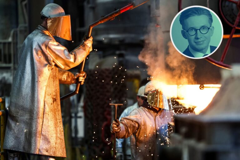 Mitarbeiter der Firma KNDS bei einem Abguss, dabei wird flüssiger Stahl in eine Form gegossen. Die Wirtschaft wandert ab.