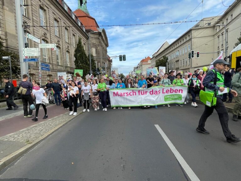 Der Marsch für das Leben in Berlin: Entspannte Atmosphäre und kaum Störungen. Foto: JF/Meckelein